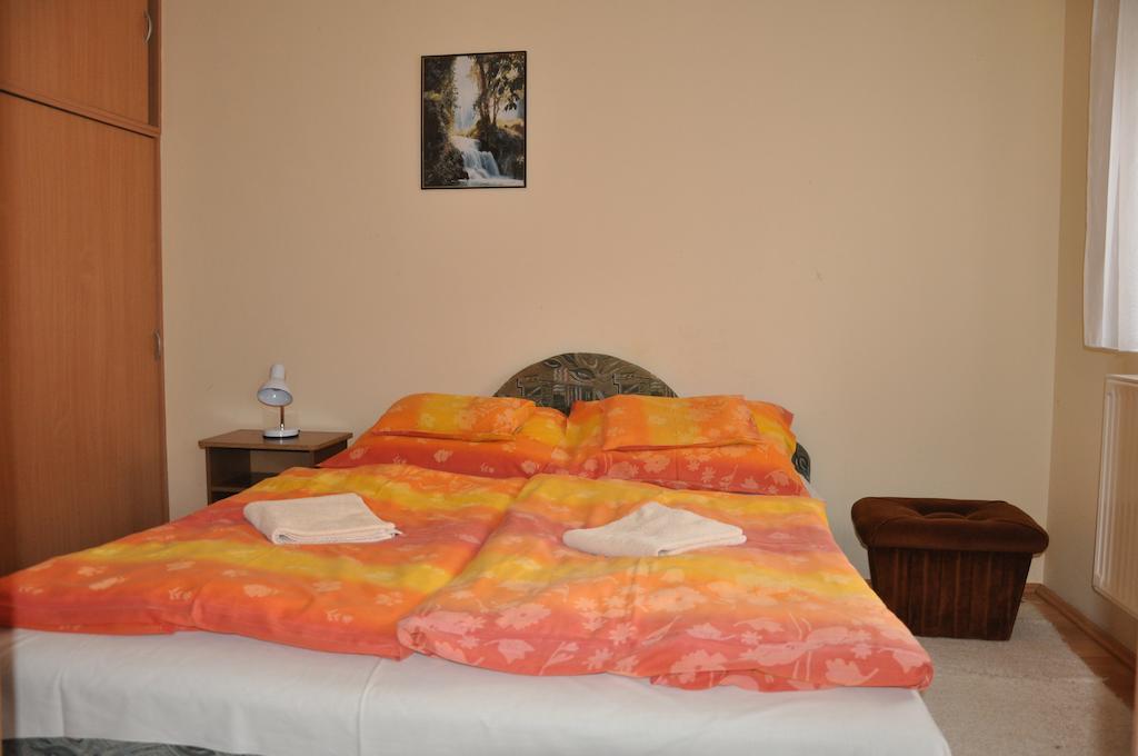 Jazmin Panzio Hotel Hajduszoboszlo Room photo