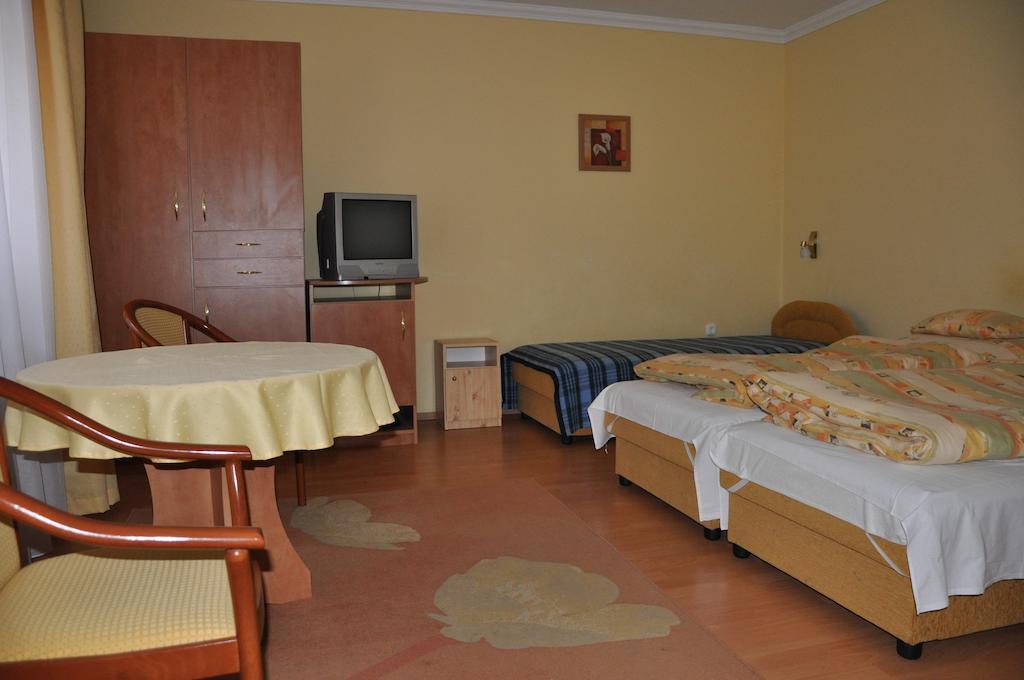 Jazmin Panzio Hotel Hajduszoboszlo Exterior photo