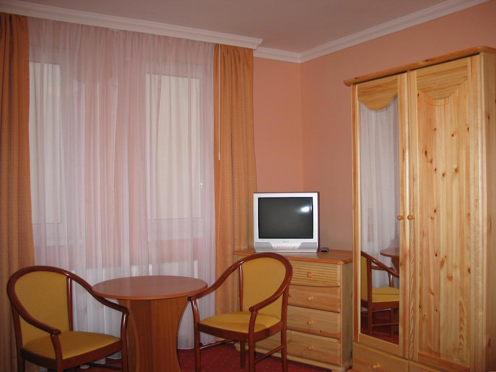 Jazmin Panzio Hotel Hajduszoboszlo Room photo